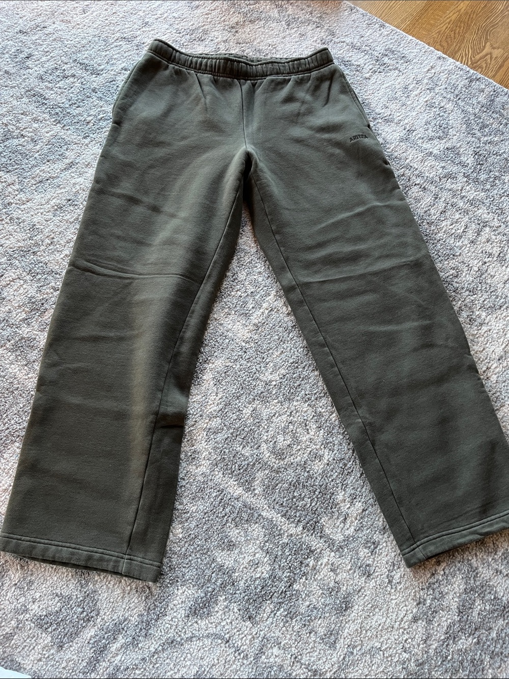 Aritzia Women's Olive Wide-Leg Sweatpants